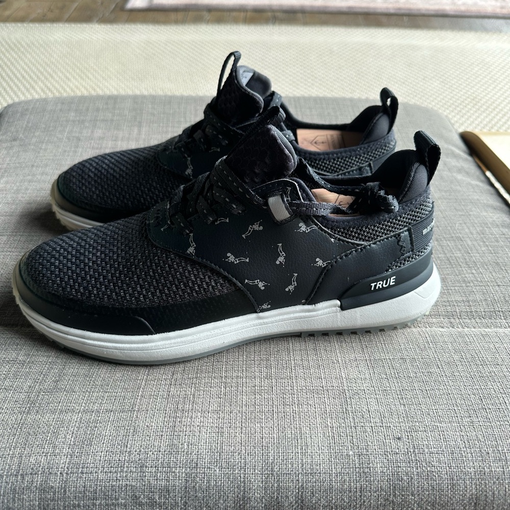 Men’s True Lux Hybrid Golf Shoes.